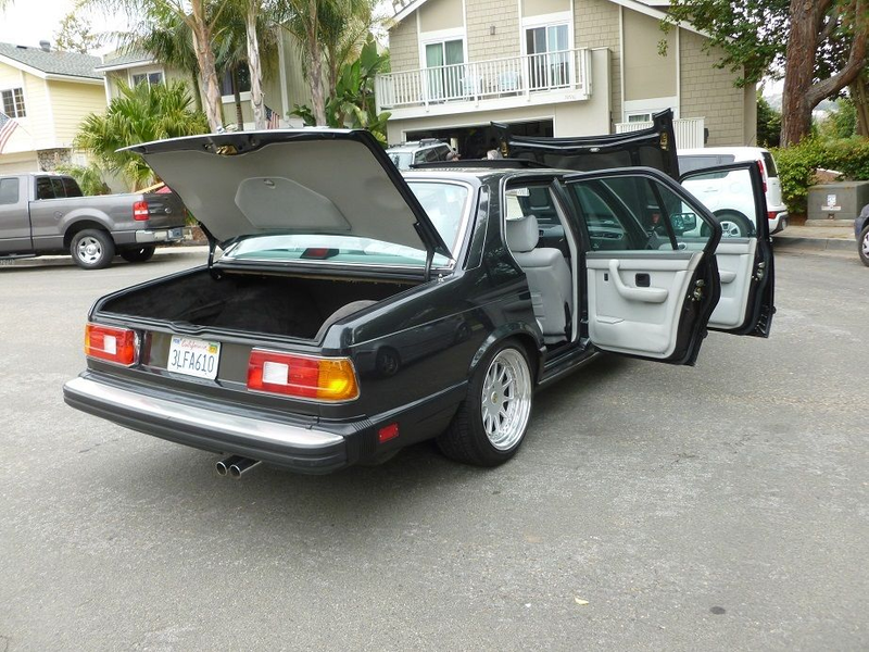 Illustration for article titled For $15,000, This 1986 BMW L7 Is The Lap of Luxury